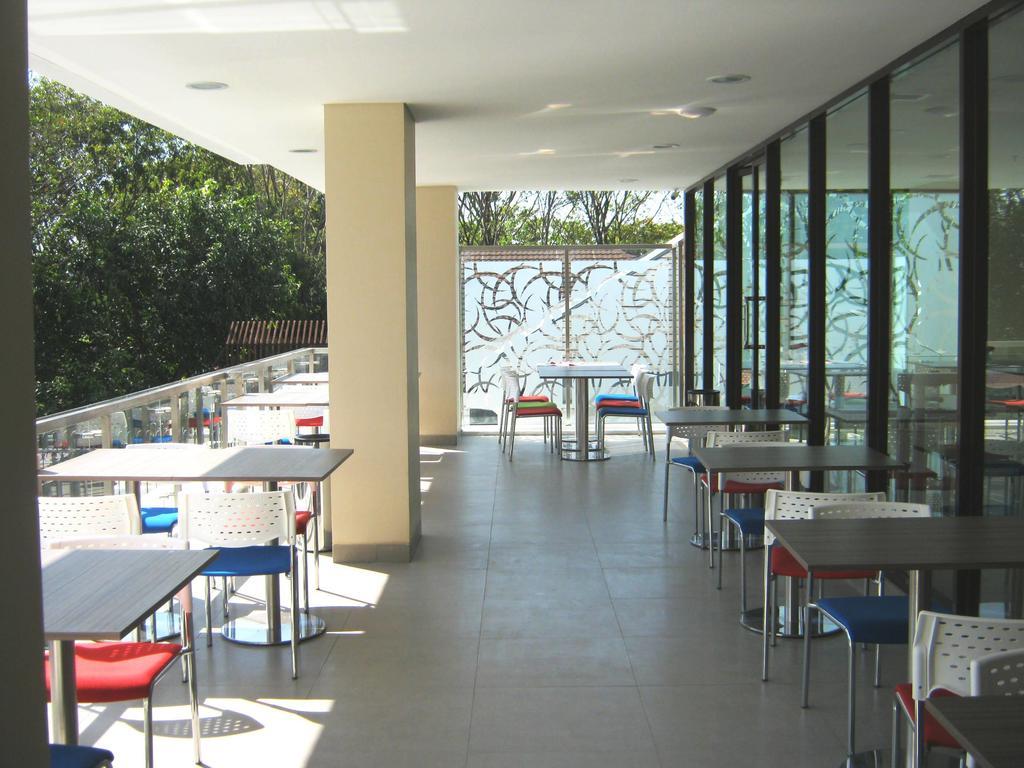コルデラ ホテル チルボン エクステリア 写真