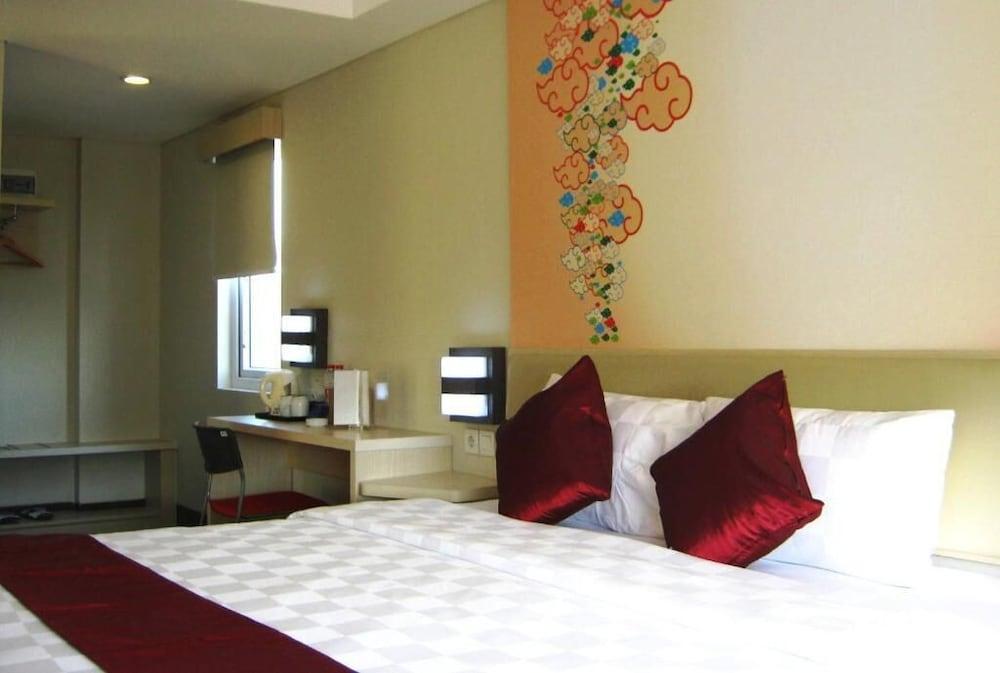 コルデラ ホテル チルボン エクステリア 写真